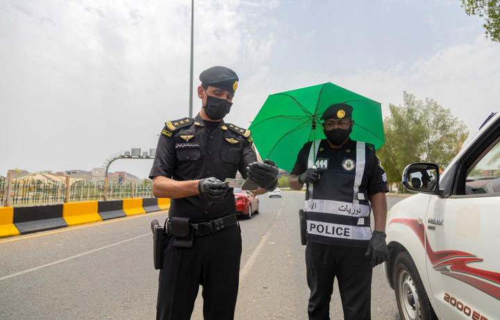 سوات: مٹہ میں غیر قانونی ٹرانسپورٹ اسٹینڈز کے خلاف کارروائی، متعدد گرفتار