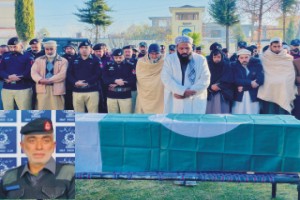 سوات: شہید انسپکٹر رحیم خان کی نماز جنازہ پولیس اعزاز کے ساتھ ادا