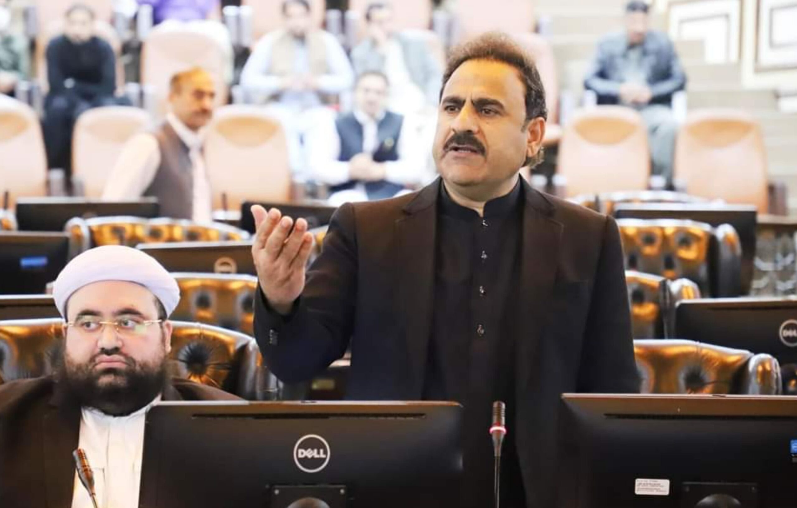 عمران خان کی رہائی تک چین سے نہیں بیٹھیں گے، فضل حکیم