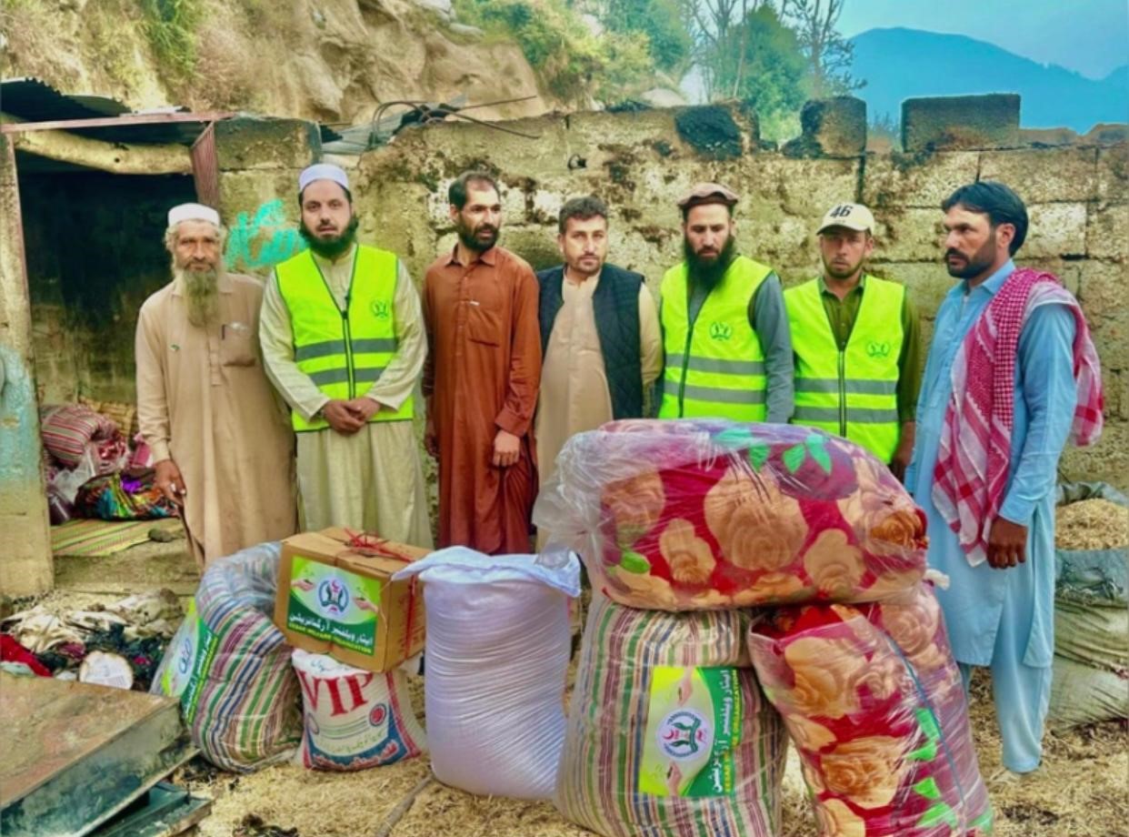 میدان: ایثار ویلفیئر آرگنائزیشن کی جانب سے فوڈ پیکجز اور گرم بستروں کی تقسیم