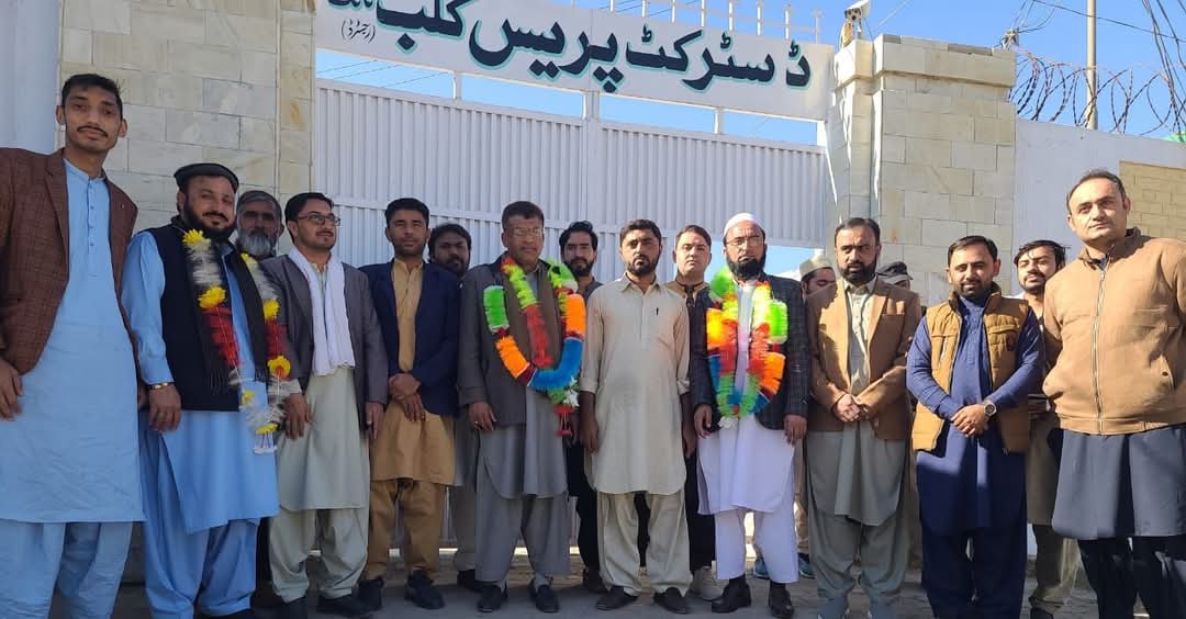 پی ٹی آئی کے رہنماؤں نے پریس کلب ٹانک کی نو منتخب کابینہ کو مبارکباد دی