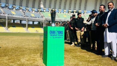 آئی سی سی چیمپئنز ٹرافی کا پشاور پہنچے پر پر تپاکِ استقبال