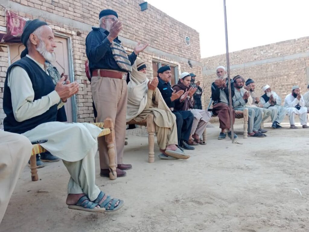 ڈی پی او ٹانک کی شہید کانسٹیبل سمیع اللہ کے اہل خانہ سے تعزیت