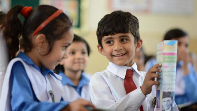 اڑان پاکستان اقدامات کے تحت ایک لاکھ 60 ہزار نوجوانوں کی تربیت، ایک لاکھ 14 ہزار 300 سکول سے باہر بچوں کا داخلہ
