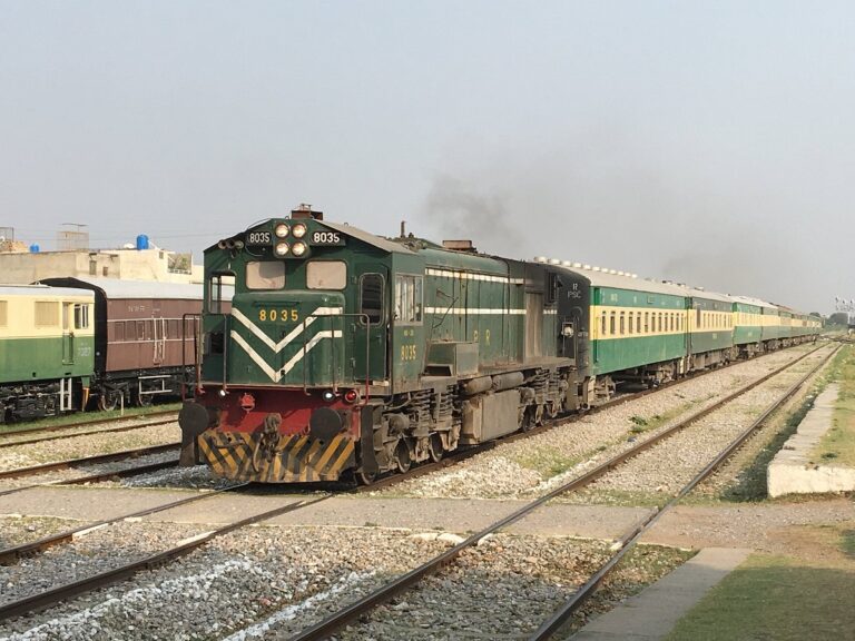پاکستان ریلوے کا تاریخی کھیوڑہ سٹیشن سیاحت کے لیے بحال کرنے کا منصوبہ،محکمہ آثار قدیمہ پنجاب سے رابطہ کرلیا